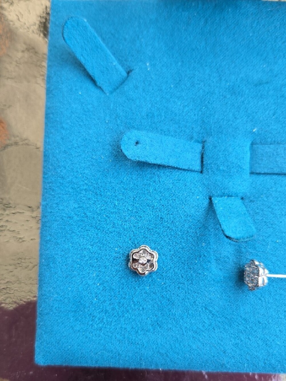 NWOT Effy Diamond Cluster Flower Stud Earrings - Sterling Silver - Picture 3 of 5